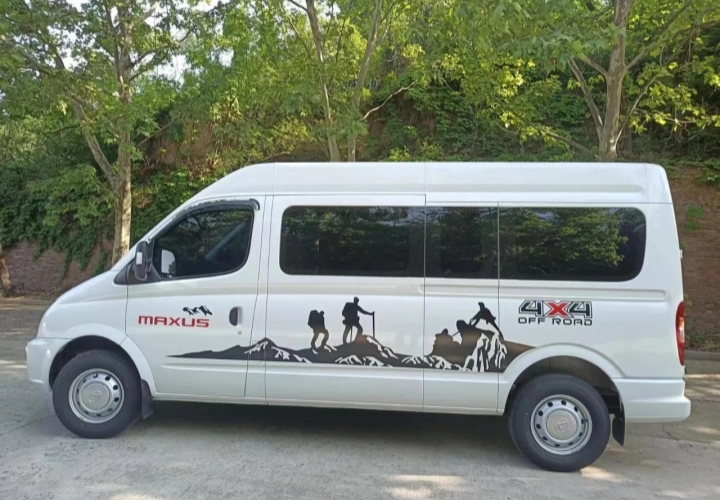 9座大通舒適型商務車